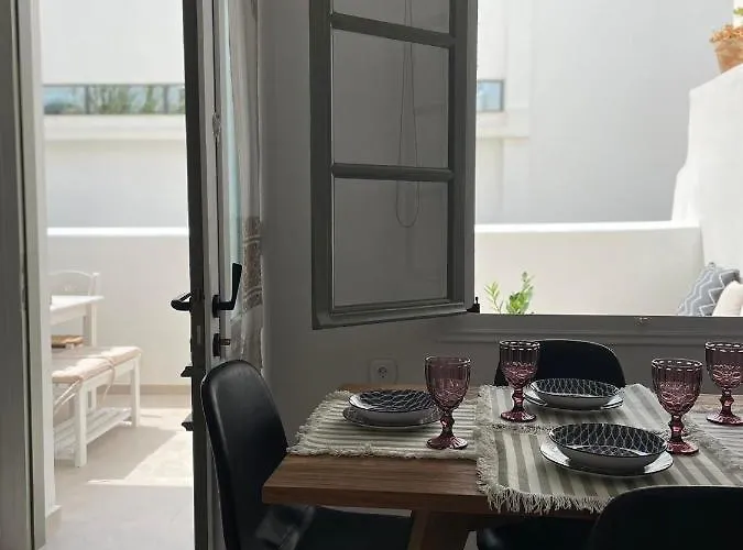 Konstantza's Elegant * Naxos City