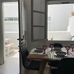 Konstantza's Elegant * Naxos City