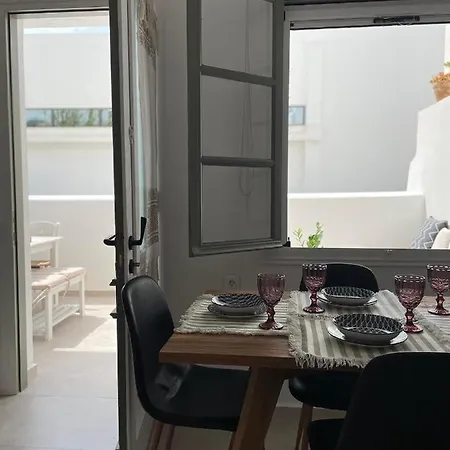 Konstantza's Elegant * Naxos City